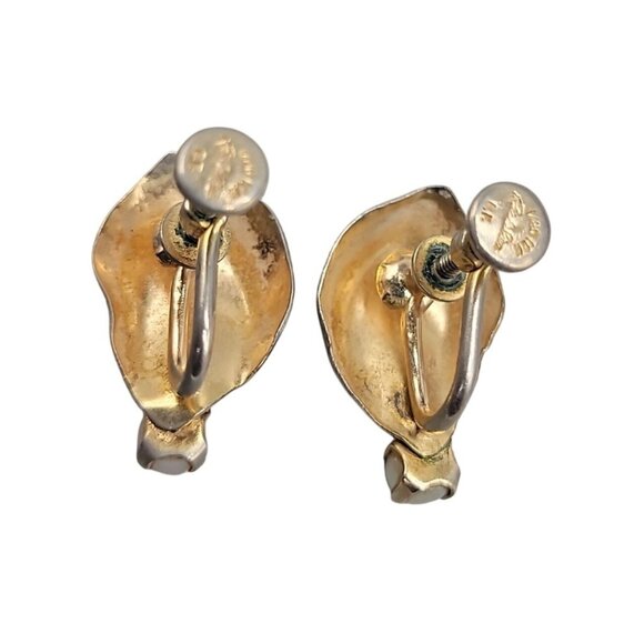 Vintage Richelieu 12KGF Gold Plated Leaf Clip-On Earrings W/ Faux Pearl Accent - Picture 4 of 6
